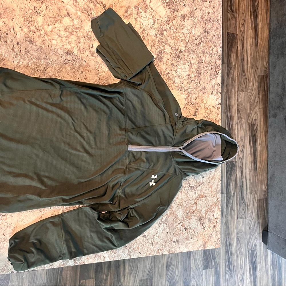 Men’s small Under Armor 1/4 zip cold gear running